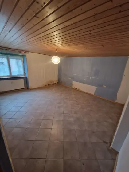 Derselbe Raum nach der Entrümpelung in Kitzingen